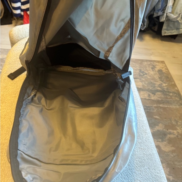 Silver metallic Tumi backpack - Picture 3 of 7